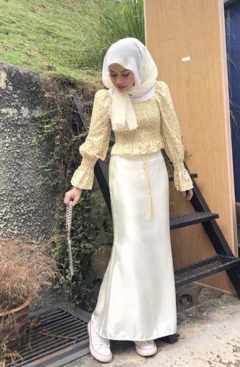 Hijabi Yellow Outfit, Yellow Hijab Outfit Casual, Hijabi White Skirt Outfits, Ootd Pencil Skirt Hijab, Shirt And Skirt Outfit Hijab, Long White Satin Skirt, Modest Shirt And Skirt Outfit, Hijabi White Dress Outfit, Yellow Modest Outfits