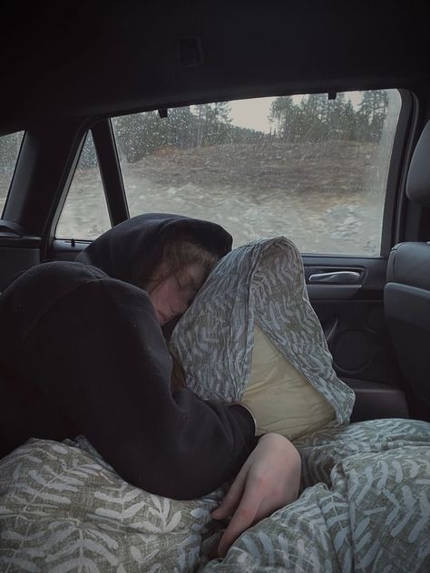 #roadtrip #aesthetic #sleepover #inspo #travel #sleep #teenager Aesthetic Sleepover, Roadtrip Aesthetic, Sleep In Car, Melbourne Trip, East Coast Road Trip, Car Aesthetic, Creature Comforts, My Dream Car, Car Travel