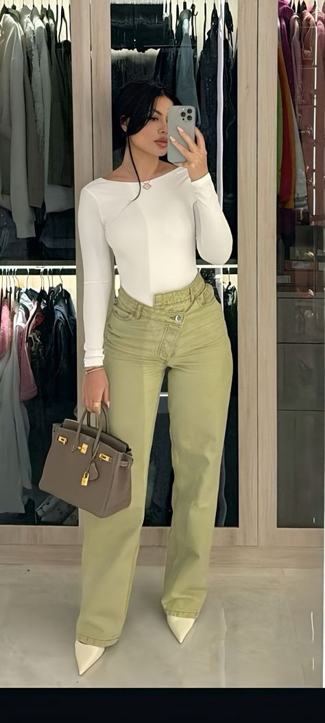 Simplistic Chic Outfits, Simple Breakfast Outfit, Curved Hips Outfit, Fancy Looks Outfits, Unique Chic Outfits, K Michelle Outfits, Fall Outfits Women Elegant, Spring Outfits With Heels, Painting Date Outfit Ideas