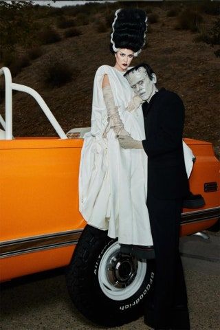 Kourtney And Travis Barker, Kardashian Halloween Costume, Kourtney And Travis, Kourtney Kardashian 2018, Bride Of Frankenstein Costume, Frankenstein Costume, Couples Halloween Costumes, Hot Halloween Outfits, Halloween Party Dinner