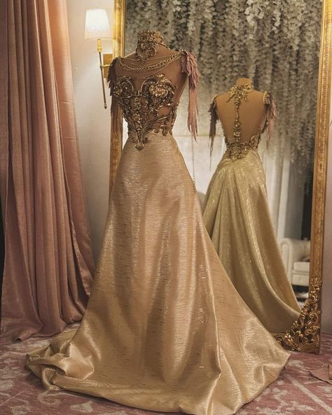 Dress golden wedding queen elegant Celestial Dress, Self Taught, Womens Wedding Dresses, Fantasy Dresses, Golden Wedding, Beautiful Costumes, Fantasy Gowns, Gala Dresses, Fantasy Dress