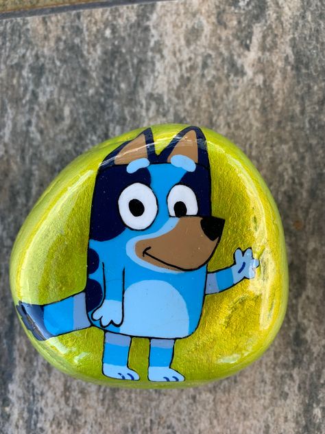 Bluey Rock Puppy Painted Rocks, Bluey Rock Painting, Painted River Rocks Ideas, Cartoon Rock Painting, Disney Rock Painting Ideas, Disney Rock Painting, Dog Rock Painting, Cashew Crunch, Rock Painting Flowers