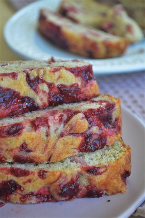 [VIDEO] Strawberry Banana Loaf Bread Strawberry Swirl Loaf 12 Tomatoes, Strawberry Swirl Loaf, Banana Loaf Bread, Strawberry Banana Muffins, Strawberry Bread Recipes, Apple Loaf, Strawberry Banana Bread, Banana Jam, Bread Jam