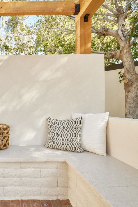 Crema Vosscione Honed Limestone makes a beautiful addition to the seating area of this stunning outdoor space. Tap the photo to learn more. #limestone #ArizonaTile #patiodesign Cream Pavers, Cream Terrazzo, Terrazzo Texture Beige, Limestone Countertops, Limestone Wall, Beige Tile, Wall Seating, Wall Exterior, Exterior Cladding