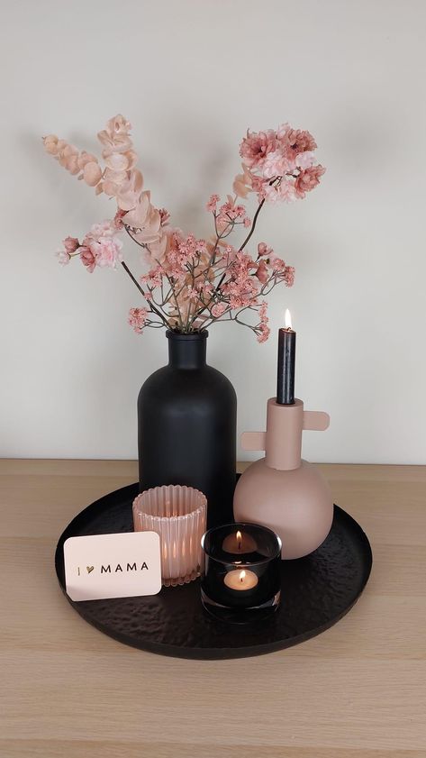 Home Essentials Aesthetic, Small Beauty Room Ideas, Black Themed House, Flat Decorating Ideas, Home Aesthetic Ideas, Girly Apartment Aesthetic, Different Decor Styles, Organisation Aesthetic, Flower Vase Aesthetic