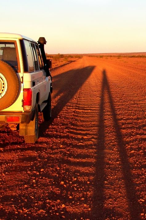 4 Road Trip Routes For Exploring Outback #Australia Road Trip Australia Aesthetic, Outback Australia Aesthetic, Australian Outback Aesthetic, Australian Aesthetic, Outback Australia Photography, Outback Sunset, Australia Aesthetic Outback, Australia Road Trip, Australia Outback