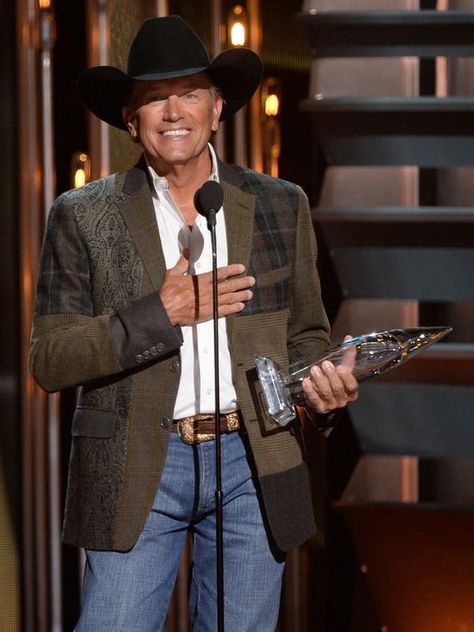 George Strait wins entertainer of the year at the 47th annual CMA Awards.(Photo: Robert Deutsch) Great win since he's on his farewell tour! George Strait Family, King George Strait, Entertainer Of The Year, Cma Awards, Florida Georgia Line, Country Music Artists, George Strait, Celebrities Humor, Country Music Stars