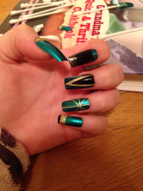 My Loki inspired nails. This was the first time I'd done nailart on false nails so I'm quite impressed with my self! :) Thor Nails Designs, Loki Nails Designs, Loki Nail Art Designs, Loki Nail Art, Thor Nails, Loki Inspired Nails, Marvel Inspired Nails, Avenger Nails, Loki Nails