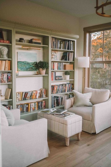 Library Sunroom, Dining Room Sunroom, Cozy Reading Room, Sunroom Dining Room, Sunroom Inspiration, Sunroom Dining, Sunroom Furniture, Sunroom Decorating, Sunroom Designs