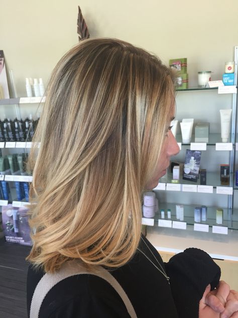 😍 Highlights & Blonde Balayage Partial Highlights Short Hair, Half Highlights Blonde, Highlights Blonde Balayage, Partial Highlights, Short Hair Highlights, Highlights Blonde, Dark Blonde Hair, Short Hair Balayage, Dark Blonde