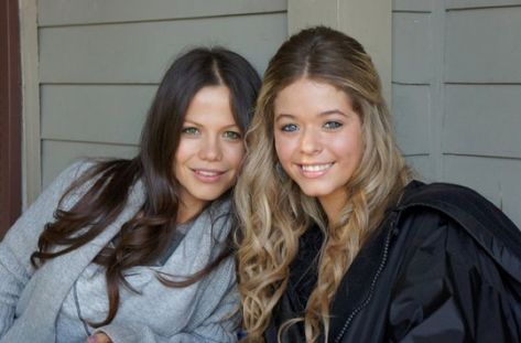 Tammin Sursok, Pll Cast, Sasha Pieterse, Megan Fox, Show Photos, Pretty Little Liars, Serie Tv, Lana Del Rey, Pretty People