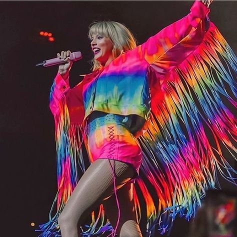 German Swiftie 💖 on Instagram: “This outfit is iconic 😍❤❤@taylorswift” Taylor Swift Rainbow, Tyler Swift, Real Barbie, Lover Era, Taylor Swift Tour Outfits, All About Taylor Swift, Panic! At The Disco, Taylor Swift Album, Light Spring