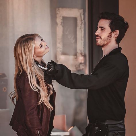 Killian Jones And Emma Swan, Ouat Emma, Emma And Hook, Hook Ouat, Ouat Funny, Once Upon A Time Funny, Once Up A Time, Hook And Emma, Under Your Spell