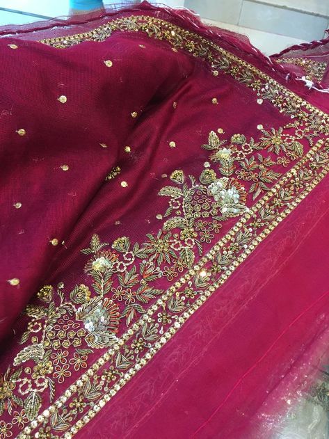 Zari Work Dupatta, Bridal Dupatta Embroidery Design, Hand Work Zardosi Border, Hand Work Dupatta Design, Velvet Shawls, Bottle Flowers, Dupatta Design, Zardosi Embroidery, Gold Work Embroidery