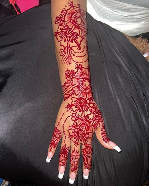 Henna Designs Hand Beautiful, Spine Henna Tattoo, Full Arm Henna, Henna Tattoo Designs Leg, Red Henna Tattoo, Henna Sleeve, Henna Flower, Cute Henna Designs, Cute Henna Tattoos