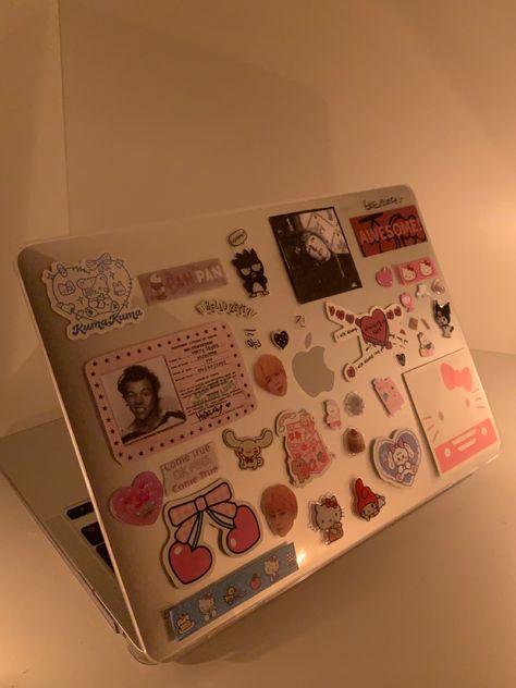 Decorating My Macbook, Cute Laptop Decorations, Coquette Macbook Case, Macbook Case Aesthetic Stickers, Stickers On Macbook Aesthetic, Macbook Theme Aesthetic, Laptop Decoration Ideas Aesthetic, Laptop Name Ideas, Decorated Laptop Aesthetic