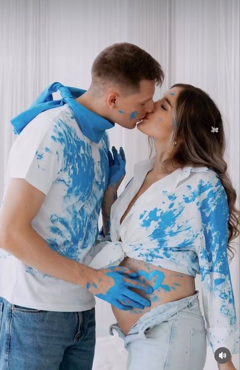 Gender Reveal Ideas Couple Only, Painting Maternity Photos, Painting Gender Reveal Ideas, Maternity Paint Photoshoot, Gender Reveal Paint Photoshoot, Gender Reveal Ideas Photoshoot, Paint Maternity Shoot, Gender Reveal With Paint, Paint Gender Reveal Ideas