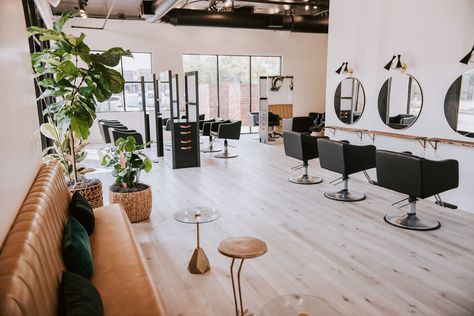 Modern hair salon clean bright Bright Salon Interior Design, Cheap Salon Station Ideas, 1500 Sq Ft Hair Salon Floor Plan, Clean Salon Design, Bright Salon Decor, Salon Ideas Business Design, Hair Salon Inspo Modern, Mid Century Modern Hair Salon, Salon Waiting Room Ideas