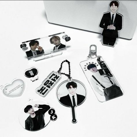 Beads Kpop, Jungkook Core, Kpop Store, Keychain Ideas, Note Doodles, Korea Design, Acrylic Keychains, Art Desk, Keychain Design