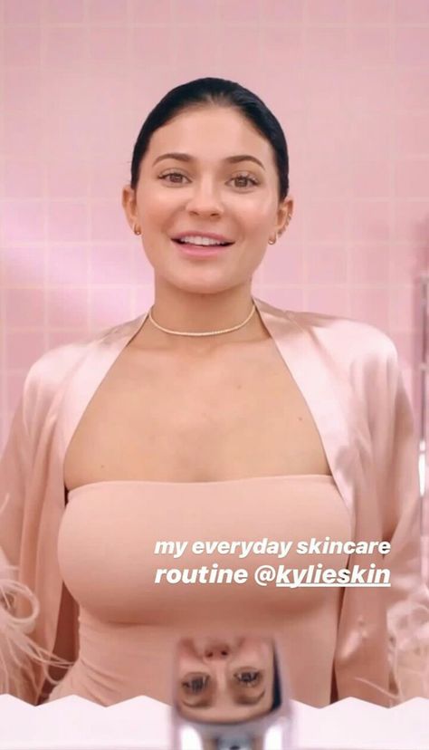 Kylie Jenner Without Makeup, Kylie Without Makeup, Kylie Jenner Style 2014, Jenner Hair, Kylie Jenner Hair, Everyday Skin Care Routine, Kylie Jenner Style, King Kylie, Kendall And Kylie Jenner