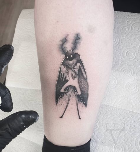 💀EVILS💀 on Instagram: “Lil mothman. Thank you for getting a cool one 🤘. . . . . . . . . . . . . . . . . . . . . . #darkartists #blackworkerssubmission #btattooing…” Old Gregg Tattoo, Moth Man Tattoo, Cryptid Tattoo Ideas, Mothman Fanart, Wv Tattoo, Wendigo Tattoo, Mothman Tattoo, Neat Tattoos, Moth Man