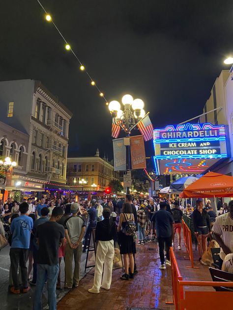 San Diego At Night, Gaslamp Quarter San Diego, Gaslamp San Diego, San Diego Nightlife, San Diego Gaslamp, Downtown San Diego, California Love, Spring Break, Night Club