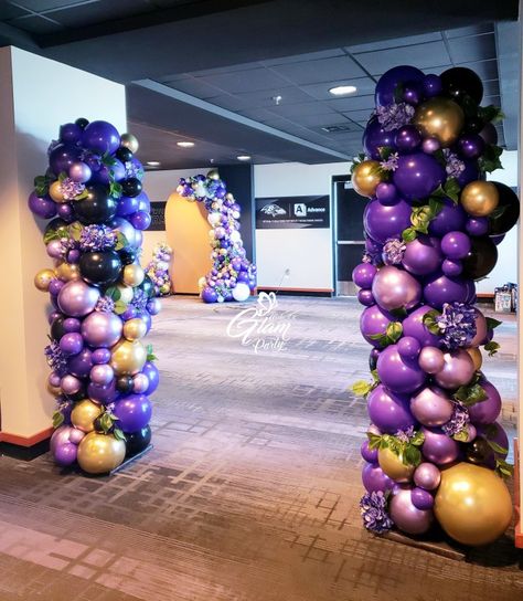 Organic balloon decor consists of balloons in various sizes to create balloon columns, garlands, centerpieces, and sculptures. This one is shades of purple, lavender, and gold embellished with hydrangeas, wisteria, and greenery. Purple Balloon Columns, Shades Of Purple Party, Organic Balloon Column, Balloon Swag, Wedding Iceland, Balloon Inspiration, Purple Balloon, Balloon Designs, Graduation Backdrop