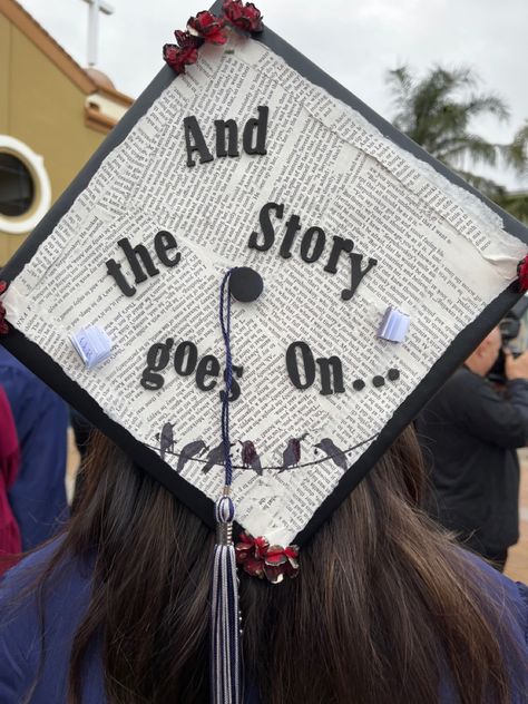 grad cap idea, books, six of crows Graduation Cap Designs College, College Grad Cap Ideas, Grad Cap Decorated, Idea Books, Graduation Cap Decoration Diy, High School Graduation Cap, College Graduation Cap Decoration, Grad Cap Designs, Diy Graduation Cap