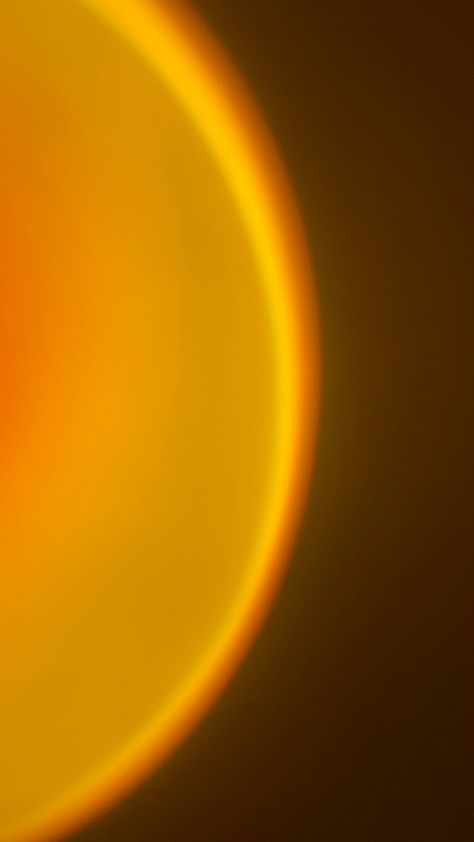 Light And Shadow Photography, Ombre Wallpaper Iphone, Yellow Aura, Projector Photography, Yellow Aesthetic Pastel, Phone Screen Wallpaper, Simple Phone Wallpapers, Aura Colors, Iphone Wallpaper Photos