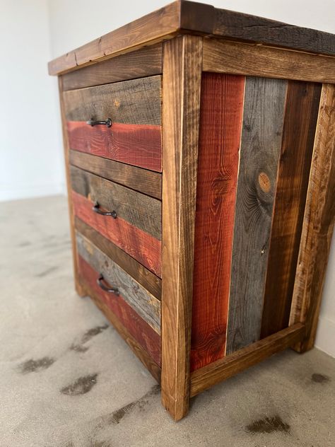 This Multi Color 3 Drawer Chest is carefully crafted from reclaimed wood sourced from local barns, structures, and dead-standing pine timbers. The Multi Color collection preserves the wood's natural character to deliver a distinct two-tone appearance. The 3 drawers are inset, with full-extension ball bearing drawer slides for smooth operation. The top of the piece is finished with multiple coats of durable urethane and its body is hand rubbed with a beeswax and linseed oil combination to seal the wood and maintain its natural low sheen. Wood Dresser Diy, Pallet Builds, Pallet Woodworking, Minwax Stain Colors, Pallet Wood Projects, Reclaimed Wood Beds, Pallet Patio Furniture, Minwax Stain, Pallet Patio