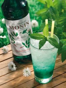 Monin Green Mint Recipes Minty Desserts, Mint Syrup, Monin Syrup, White Chocolate Syrup, Coconut Liqueur, Pear Vodka, Food Pic, Cocktail Essentials, Sweet Cups