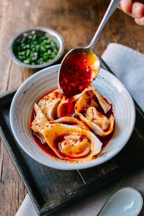 Sichuan Spicy Wontons, by thewoksoflife.com Spicy Wonton Recipe, Spicy Wontons, Chinese Appetizers, Wonton Recipes, Wontons, Woks, Think Food, Main Course Recipes, Asian Dishes