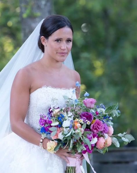 How Katie Couric Honored Jay Monahan and Her Sister at Ellie's Wedding Katie Couric Style, Daughters Wedding, Katie Couric, Wedding Hairstyles With Veil, Father Daughter Dance, June Wedding, Natural Garden, Wedding Flower Arrangements, Dreamy Wedding