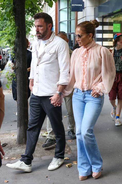 Honeymoon In Paris, Jennifer Lopez Outfits, Honeymoon Wardrobe, J Lo Fashion, Paris Honeymoon, Oversized Round Sunglasses, Honeymoon Outfits, Bottom Jeans, Reformation Dress