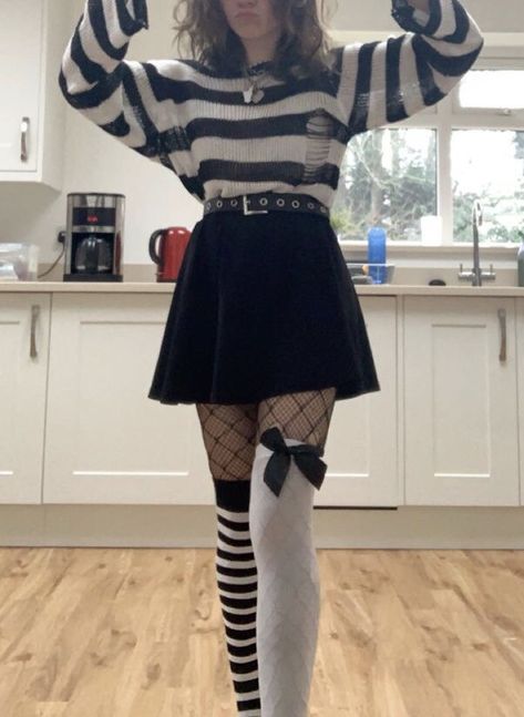 Femboy Aestethic Outfit, Transfemme Fashion, Femboy Outfits Ideas Male, Femboy Outfit, Fem Fashion, Genderqueer Fashion, Gay Outfit, Sock Outfits, Alt Fashion