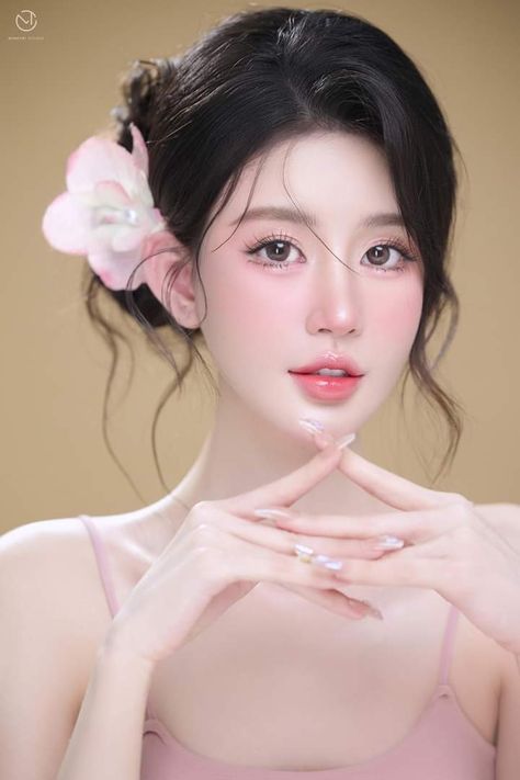 Korean Wedding Makeup, Layout Makeup, Makeup Layout, Makeup Douyin, Bling Makeup, Colored Eye Contacts, Korean Wedding, Beauty Photoshoot, Wedding Makeup Looks