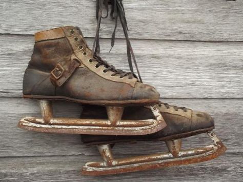 Ice Skates Aesthetic, Old Ice Skates, Vintage Ice Skates, Dance Studio Design, Vintage Toys 1960s, Vintage Leather Boots, Vintage Ice Skating, Aesthetic Shuffles, Hockey Skates