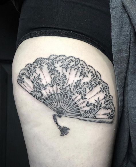 Hammersmith Tattoo London on Instagram: “Detailed Victorian fan by @freakyamandine ⚜️ To book your tattoo with Amandine contact us: 🪅 @freakyamandine 🪅…” Victorian Tattoo Design, Victorian Fan Tattoo, Victorian Art Tattoo, Vintage Fan Tattoo, Gothic Victorian Tattoo, Paper Fan Tattoo, Traditional Fan Tattoo, Victorian Tattoo Vintage, Victorian Gothic Tattoo Ideas