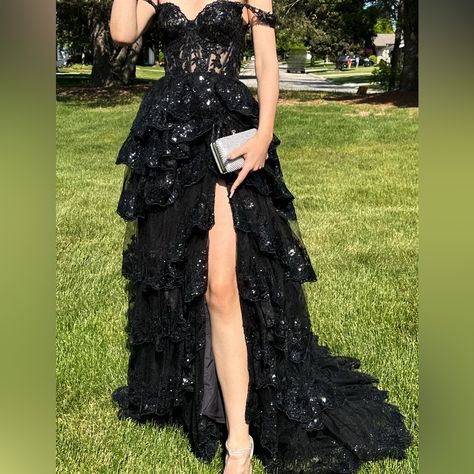 Selling Sherri Hill 55500 Dress. Size:00 Color:Black Worn Once And Is In A Great Condition Payed:$935 For The Dress Sheri Hill Black Dress, Black Sherri Hill Prom Dress, Sherri Hill 55500, Black Sherri Hill Dress, Western Prom Dresses, Sheri Hill Dress, Vday Dress, Sheri Hill, Plus Size Ball Gown