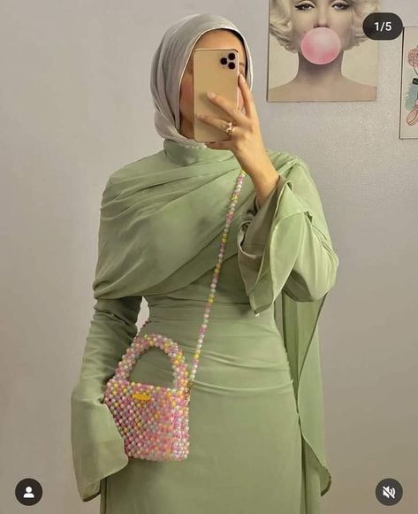 Hijabi Elegant Dress, Satin Dresses Hijab, Hijabi Dresses Soiree, Dress Hijab Simple, Soiree Dresses For Hijab, Fashion Show Dresses, Modest Dresses Fashion, Soiree Dress, Mode Abaya