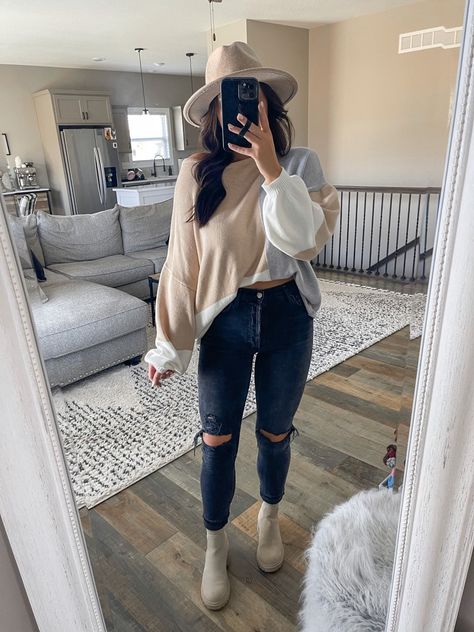 Sunday Leggings Outfit, White Lug Boots Outfit Fall, Tan Lug Boots Outfit Fall, Cream Lug Boots Outfit, Black Ripped Jeans Outfit Winter, Black Ripped Jeans Outfit Fall, Fall Beige Boots With Lug Sole, Cream Boots Outfit Winter, Tan Lug Boots