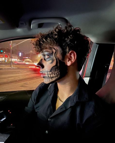 Guys Halloween Makeup, Skull Face Makeup, Audi S5, Skull Face, Cool Outfits For Men, White Face, Halloween Makeup, Halloween Face Makeup, Cool Outfits