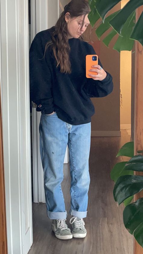 Baggy Cuffed Jeans Outfit, Baggy Black Jeans Outfit, Cuffed Jeans Outfit, Baggie Jeans Outfit, Grunge Baggy, Black Baggy Jeans, Granola Outfits, Baggy Jeans Outfit, Fall Fit