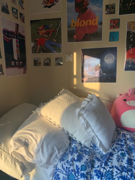 School Dorm Room Aesthetic, Boarding School Dorm Decor, Aesthetic Boarding School Dorm, Boarding School Dorm Ideas, Boarding School Dorm Room Aesthetic, Dorm Room Boarding School, Boarding School Room, Boarding School Dorm Aesthetic, Boarding School Aesthetic Dormitory