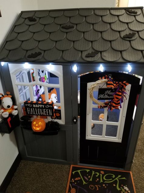 Haunted Playhouse, Haunted House For Kids, Halloween Diy Kids, Play Ground, House Makeover, Halloween Bash, Grand Kids, Kids Playhouse, Trunk Or Treat