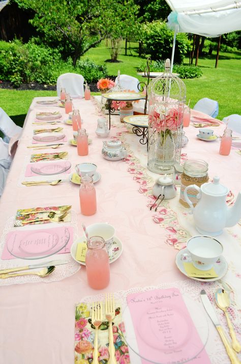 Vintage Tea Party! Simple Tea Party Decorations, Pink Tea Party Decorations, Sweet 16 High Tea Party Ideas, Yea Party Decorations, Preppy Tea Party Birthday, Tea Party Table Setup, French Tea Party Decorations, Tea Party Appetizers, Indoor Tea Party