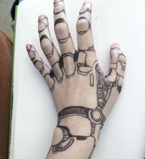 Robot Makeup, Art Sharpie, Biomech Tattoo, Robot Hand, Hand Doodles, Arte Robot, Diy Tattoo, Hand Art, Art Tips