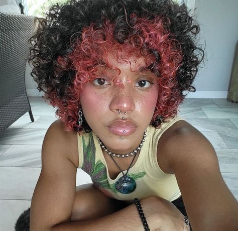 Colorful Afro Hair, Short Curly Dyed Hair Black Women, Dyed Curly Hair Inspiration, Short Curly Hair Color Ideas Black Women, Cool Dyed Curly Hair, Peekaboo Dyed Curly Hair, Curly Hair Dyed Tips, Hair Dye Inspo Curly Hair, Dye Ideas For Curly Hair