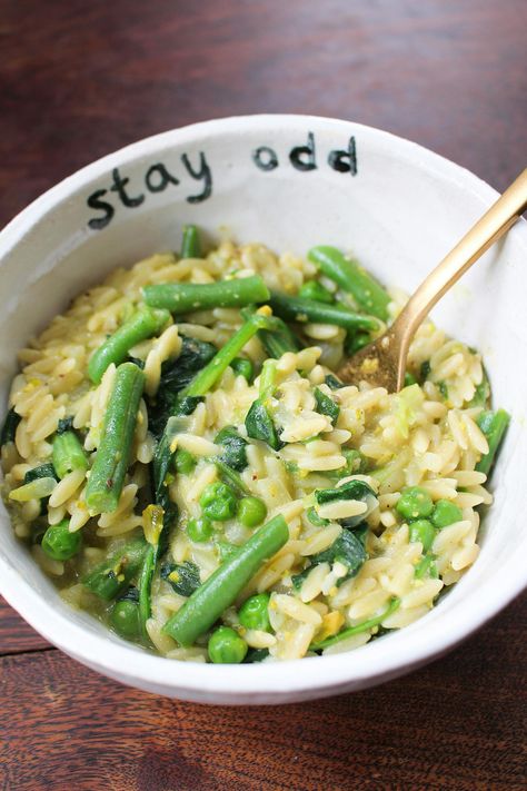 Green Beans Orzo Orzo Green Beans, Green Bean Broccoli Recipes, Orzo And Green Beans, Pasta With Green Beans, Green Bean Salad Recipes, Creamy Orzo, Green Beans Side Dish, Pesto Spinach, Pea Pesto