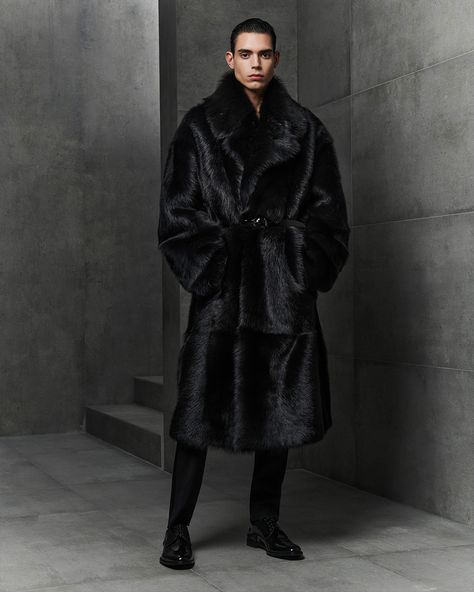 Amaury Valero, shot by Stas Komarovsk, wears an oversized black outer layer paired with slim trousers and knee-high equestrian-style boots. Masquerade Ball Outfits, Equestrian Style Boots, Fur Coat Men, Dolce And Gabbana Runway, Mens Fur Coat, Black Fur Coat, Fur Coat Fashion, Mens Fur, Men Fashion Show